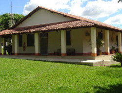 SITIO 10,5 HA  A 15KM DE PARÁ DE MINAS PERTO DOS PENHAS