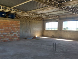 PRÉDIO COM 02 LOJAS E 01 APARTAMENTO E ÁREA DE COBERTURA