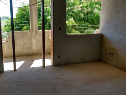 PRÉDIO COM 02 LOJAS E 01 APARTAMENTO E ÁREA DE COBERTURA