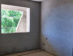 PRÉDIO COM 02 LOJAS E 01 APARTAMENTO E ÁREA DE COBERTURA