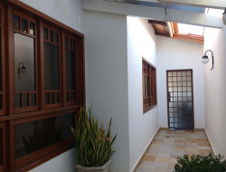CASA DE ALTO PADRÃO COM PISCINA NO BAIRRO DONA TUNICA
