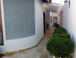 CASA DE ALTO PADRÃO COM PISCINA NO BAIRRO DONA TUNICA
