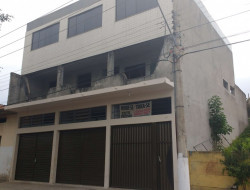 PRÉDIO COM 02 LOJAS E 01 APARTAMENTO E ÁREA DE COBERTURA