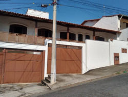 VENDO  DUAS CASAS E 01 LOTE BAIRRO SÃO JOSÉ