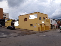 IMÓVEL COMERCIAL E DE ESQUINA NA RUA MELO GUIMARÃES