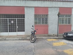 CASA EM ÁREA COMERIAL / CENTRO/  DE PARÁ DE MINAS