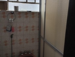 CASA EM ÁREA COMERIAL / CENTRO/  DE PARÁ DE MINAS