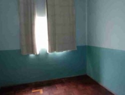 CASA COM BARRACÃO NA RUA CORONEL DOMINGOS/CENTRO