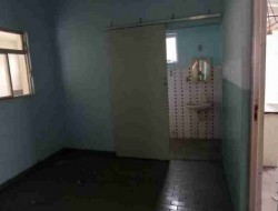 CASA COM BARRACÃO NA RUA CORONEL DOMINGOS/CENTRO