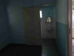 CASA COM BARRACÃO NA RUA CORONEL DOMINGOS/CENTRO