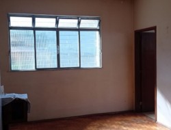 CASA DE ESQUINA PRÓXIMO AO CENTRO