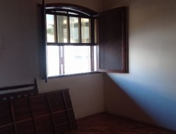 CASA DE ESQUINA PRÓXIMO AO CENTRO