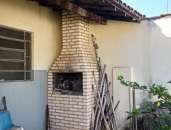 CASA DE ESQUINA PRÓXIMO AO CENTRO