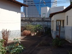 CASA DE ESQUINA PRÓXIMO AO CENTRO