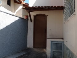 CASA DE ESQUINA PRÓXIMO AO CENTRO