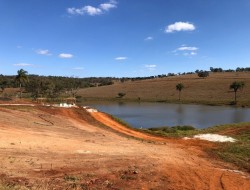 EXCELENTES CHÁCARAS DENTRO DE CONDOMÍNIO FECHADO/ PARÁ DE MINAS