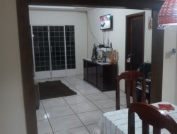 CASA EM GAMELEIRA/FLORESTAL