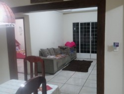 CASA EM GAMELEIRA/FLORESTAL