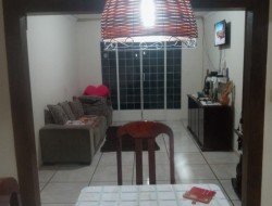 CASA EM GAMELEIRA/FLORESTAL