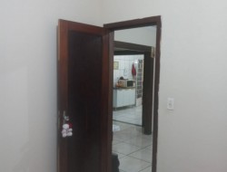 CASA EM GAMELEIRA/FLORESTAL
