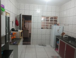 CASA EM GAMELEIRA/FLORESTAL