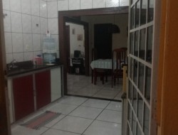 CASA EM GAMELEIRA/FLORESTAL