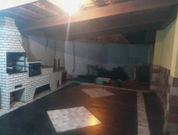 CASA EM GAMELEIRA/FLORESTAL