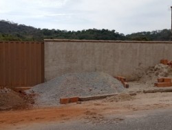 LOTE COMERCIAL E TODO MURADO EM TAVARES