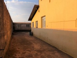 CASA NO BAIRRO SENADOR VALADARES
