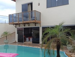 CASA COM PISCINA E ÁREA GOURMET NO BAIRRO SERRA VERDE