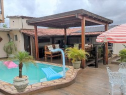 CASA COM PISCINA E ÁREA GOURMET NO BAIRRO SERRA VERDE