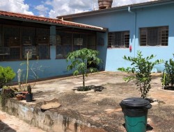 CASA NO BAIRRO VILA FERREIRA