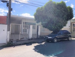 CASA NO BAIRRO RAQUEL