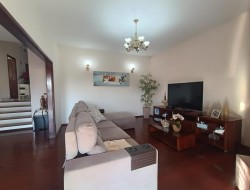 CASA NO BAIRRO RAQUEL