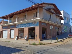 CASA NO BAIRRO SÃO CRISTOVÃO COM 3 LOJAS EM BAIXO
