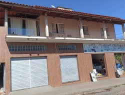 CASA NO BAIRRO SÃO CRISTOVÃO COM 3 LOJAS EM BAIXO