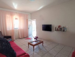 CASA NO BAIRRO SÃO CRISTOVÃO COM 3 LOJAS EM BAIXO