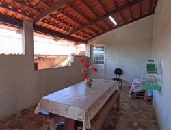 CASA NO BAIRRO SÃO CRISTOVÃO COM 3 LOJAS EM BAIXO