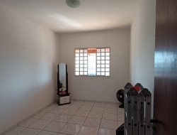 CASA NO BAIRRO SÃO CRISTOVÃO COM 3 LOJAS EM BAIXO