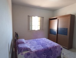 CASA NO BAIRRO SÃO CRISTOVÃO COM 3 LOJAS EM BAIXO