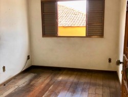 CASA NO BAIRRO CASTELO BRANCO