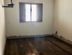 CASA NO BAIRRO CASTELO BRANCO