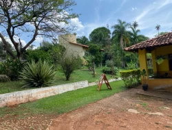 SÍTIO  DE 4 HECTARES- LOCALIZADO PRÓXIMO Á  BR-262 - APENAS 18 KM DO TREVO DE PARÁ DE MINAS.