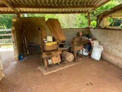 SÍTIO  DE 4 HECTARES- LOCALIZADO PRÓXIMO Á  BR-262 - APENAS 18 KM DO TREVO DE PARÁ DE MINAS.