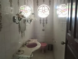 CASA EM EXCELENTE PONTO COMERCIAL