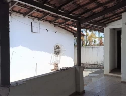 CASA EM EXCELENTE PONTO COMERCIAL