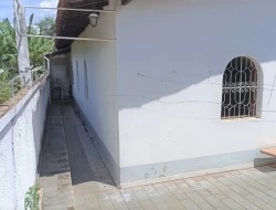 CASA EM EXCELENTE PONTO COMERCIAL