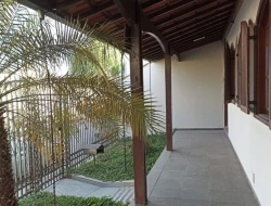 CASA LOCALIZADA NO CENTRO DE PARÁ DE MINAS / RUA COMERCIAL