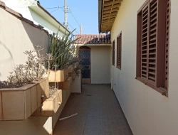 CASA LOCALIZADA NO CENTRO DE PARÁ DE MINAS / RUA COMERCIAL