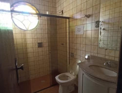 CASA LOCALIZADA NO CENTRO DE PARÁ DE MINAS / RUA COMERCIAL